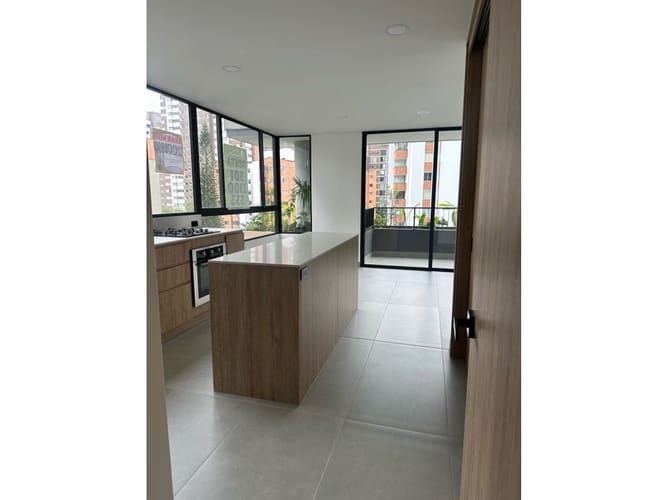 Apartamento de 2 alcobas en arriendo en Castropol, Medellín, 88 m² · foto 2 de 24