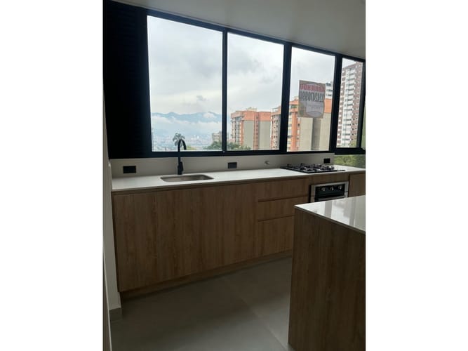 Apartamento de 2 alcobas en arriendo en Castropol, Medellín, 88 m² · foto 3 de 24