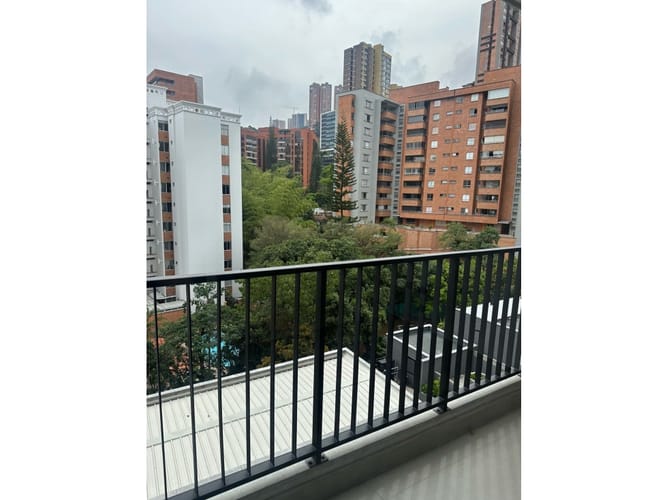 Apartamento de 2 alcobas en arriendo en Castropol, Medellín, 88 m² · foto 15 de 24