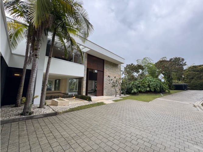 Casa de 5 alcobas en venta en Llano Grande, Rionegro, 670 m² · foto 2 de 23