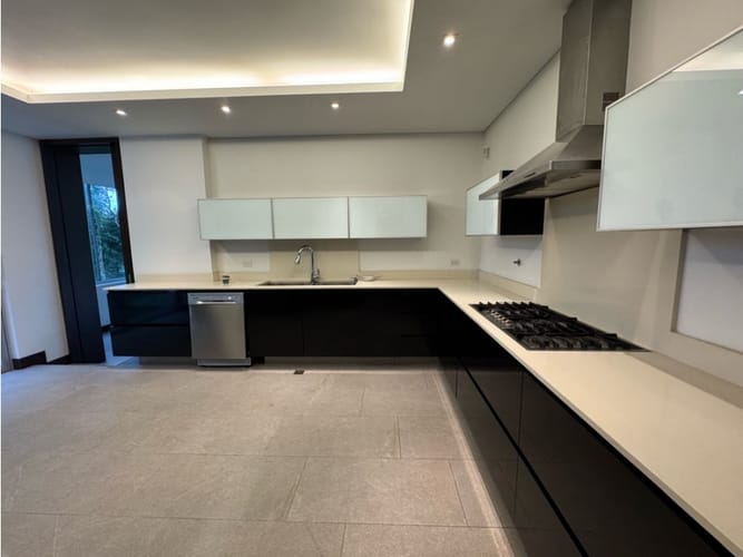Casa de 5 alcobas en venta en Llano Grande, Rionegro, 670 m² · foto 4 de 23