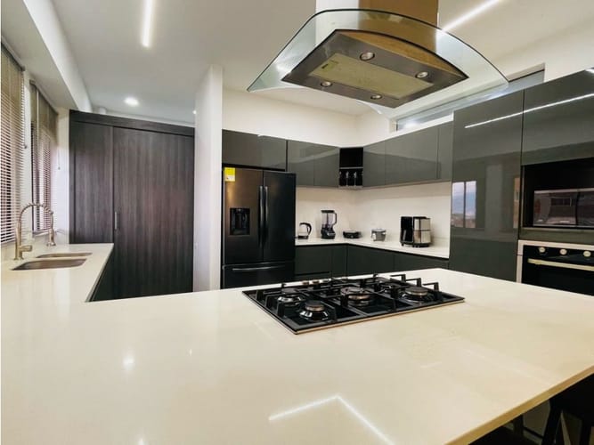 Apartamento de 5 alcobas en venta en El Poblado, Medellín, 262 m² · foto 3 de 20