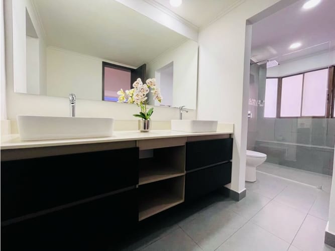 Apartamento de 5 alcobas en venta en El Poblado, Medellín, 262 m² · foto 18 de 20