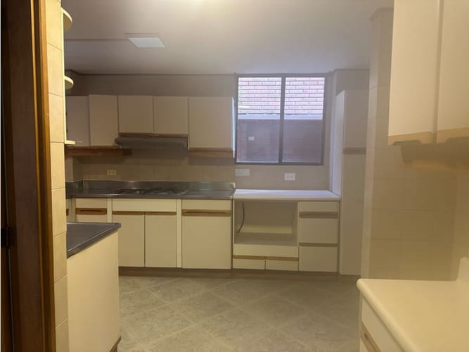 Apartamento de 3 alcobas en arriendo en El Poblado, Medellín, 175 m² · foto 7 de 24