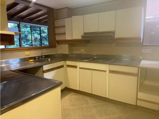 Apartamento de 3 alcobas en arriendo en El Poblado, Medellín, 175 m² · foto 8 de 24