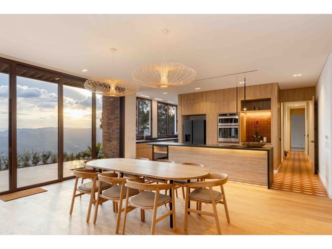 Casa de 6 alcobas en venta en Las Palmas, Medellín, 830 m² · foto 3 de 23
