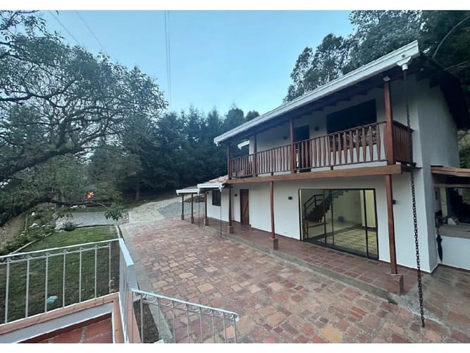 Casa de 3 alcobas en venta en Santa Elena, Rionegro, 250 m² · foto 3 de 23