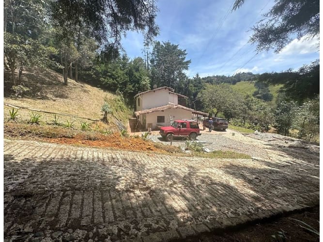 Casa de 3 alcobas en venta en Santa Elena, Rionegro, 250 m² · foto 4 de 23