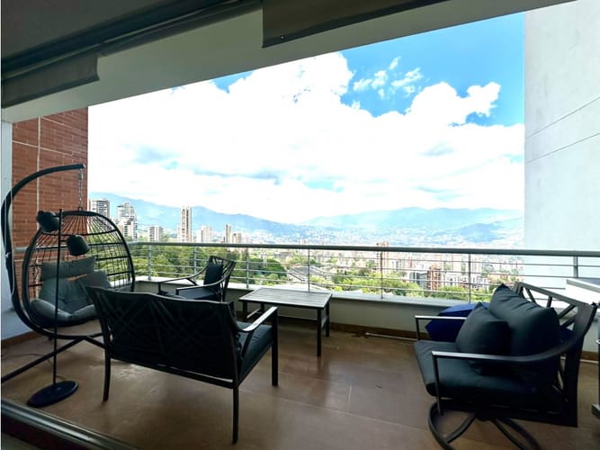 Apartamento de 3 alcobas en arriendo en Los Balsos, Medellín, 196 m² · foto 2 de 21