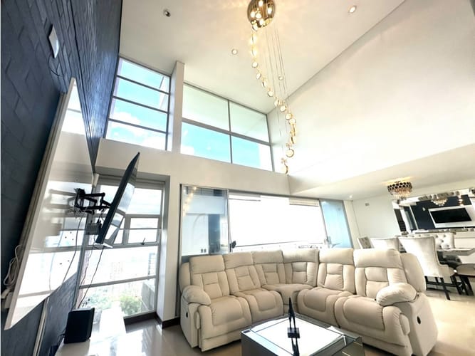 Apartamento de 3 alcobas en arriendo en Los Balsos, Medellín, 196 m² · foto 3 de 21