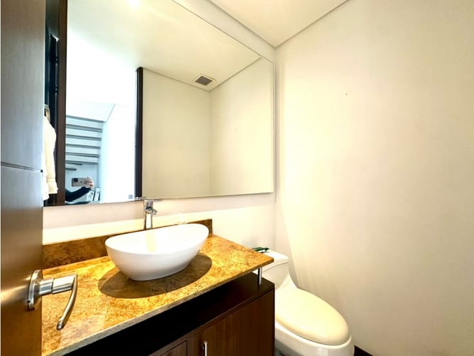 Apartamento de 3 alcobas en arriendo en Los Balsos, Medellín, 196 m² · foto 10 de 21