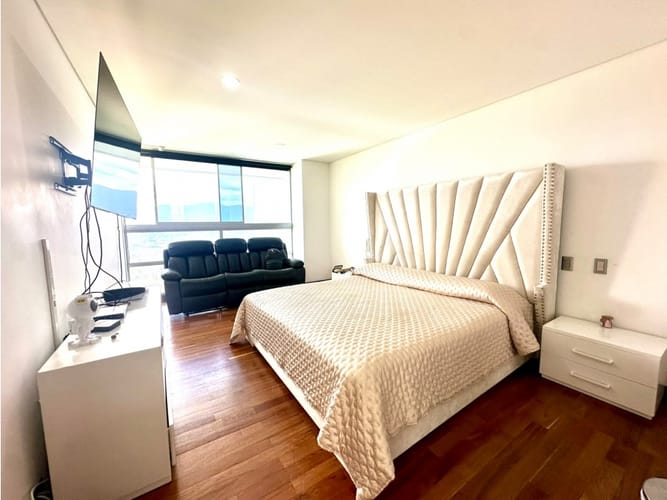 Apartamento de 3 alcobas en arriendo en Los Balsos, Medellín, 196 m² · foto 17 de 21