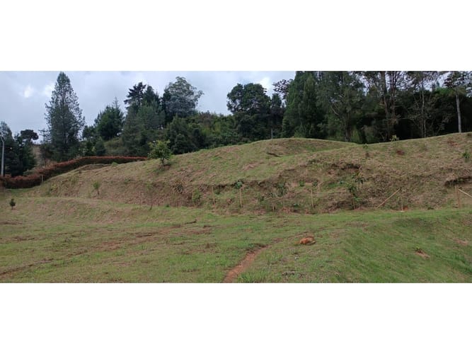 Lote en venta en Vía Las Palmas, Medellín, 3360 m² · foto 2 de 8