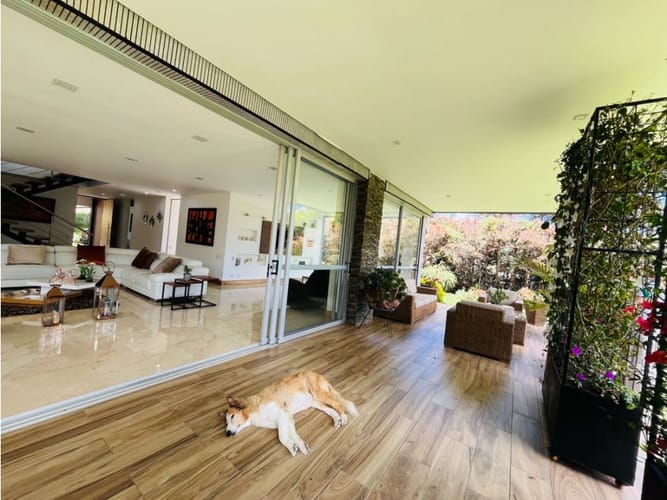 Casa de 4 alcobas en venta en Vía Las Palmas, Medellín, 450 m² · foto 2 de 24