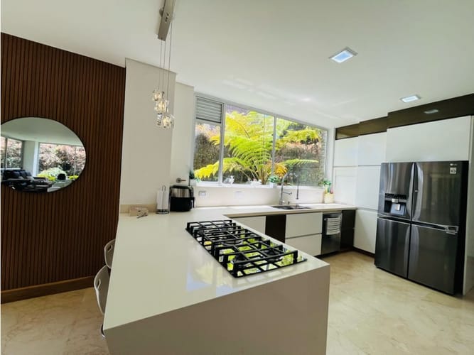 Casa de 4 alcobas en venta en Vía Las Palmas, Medellín, 450 m² · foto 4 de 24