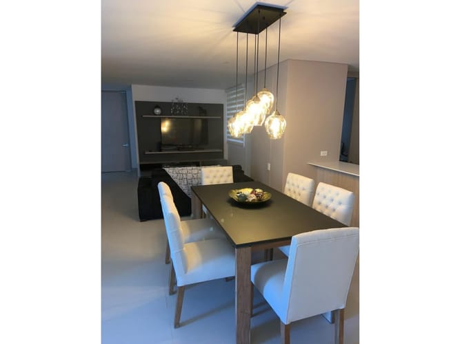 Apartamento de 3 alcobas en venta en Castropol, Rionegro, 147 m² · foto 3 de 10