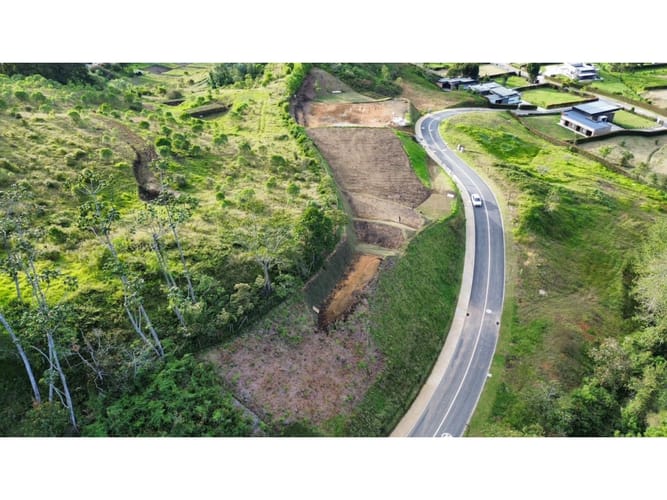 Lote en venta en San Miguel, La Ceja, 3183 m² · foto 3 de 8