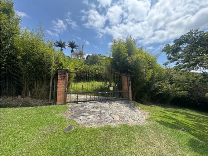 Finca en venta en Centro, Medellín, 400 m² · foto 2 de 12