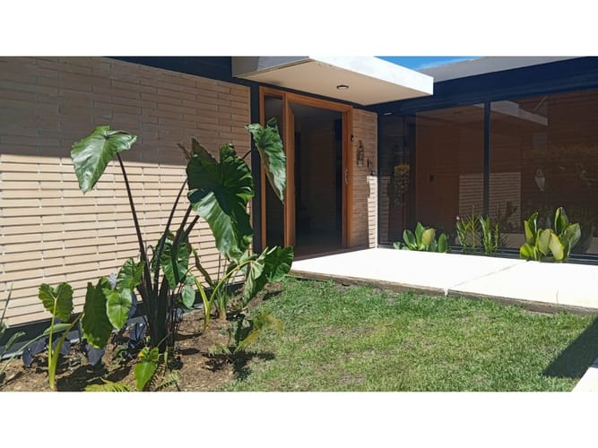 Casa de 4 alcobas en venta en Llano Grande, Rionegro, 300 m² · foto 2 de 24