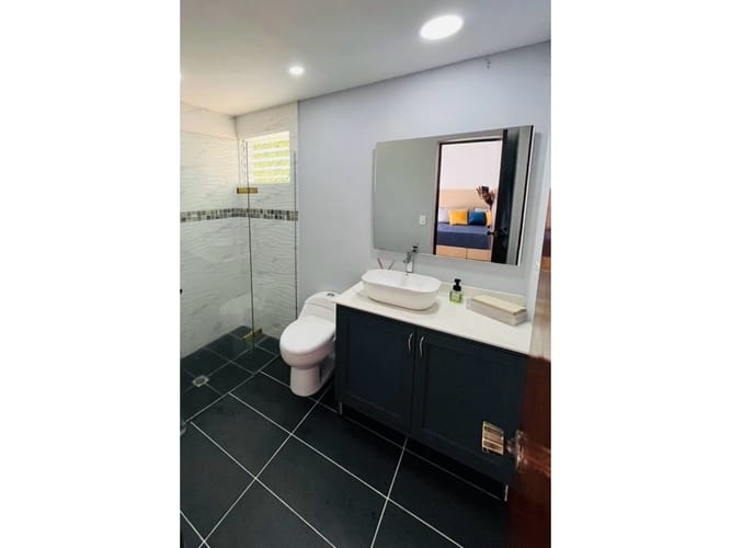 Casa de 4 alcobas en arriendo en Montessori, Envigado, 450 m² · foto 2 de 19