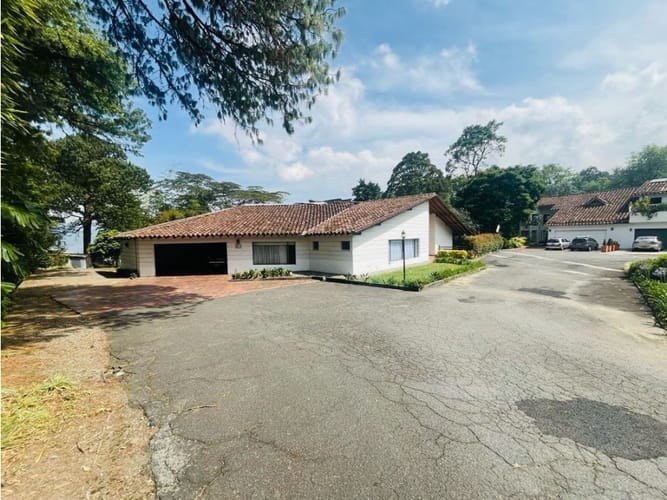 Casa de 4 alcobas en arriendo en Montessori, Envigado, 450 m² · foto 5 de 19