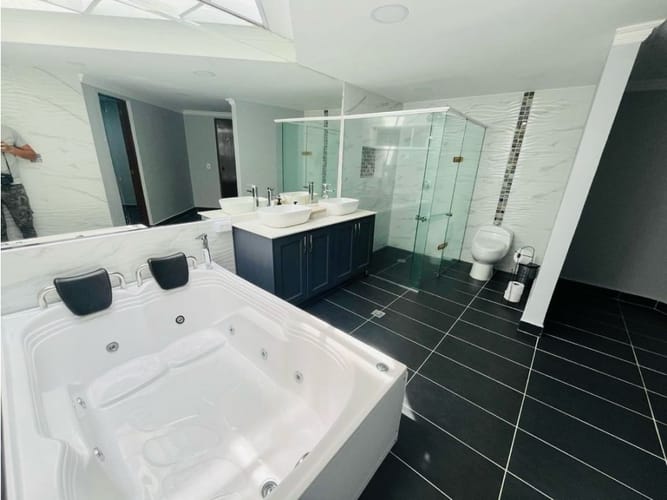 Casa de 4 alcobas en arriendo en Montessori, Envigado, 450 m² · foto 7 de 19