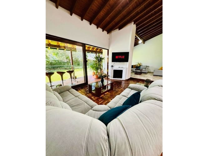 Casa de 4 alcobas en arriendo en Montessori, Envigado, 450 m² · foto 9 de 19