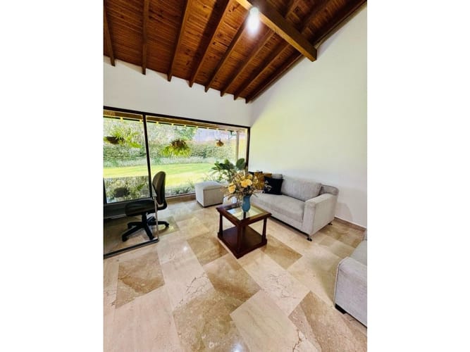 Casa de 4 alcobas en arriendo en Montessori, Envigado, 450 m² · foto 11 de 19