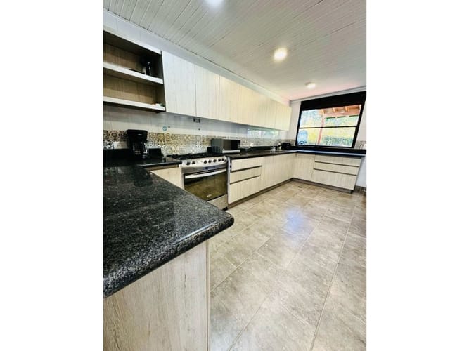 Casa de 4 alcobas en arriendo en Montessori, Envigado, 450 m² · foto 13 de 19