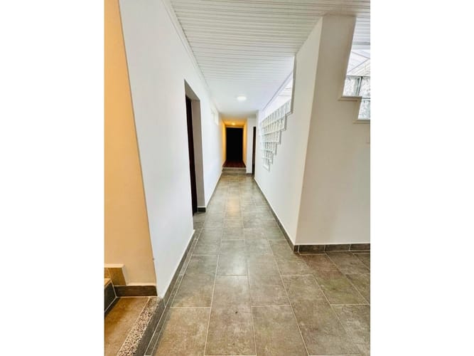 Casa de 4 alcobas en arriendo en Montessori, Envigado, 450 m² · foto 14 de 19