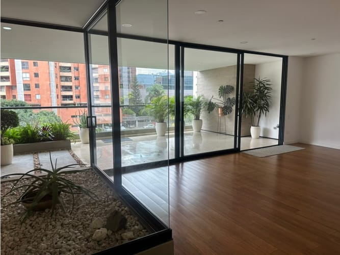 Apartamento de 3 alcobas en venta en El Poblado, Medellín, 200 m² · foto 3 de 24