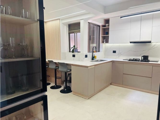 Apartamento de 4 alcobas en arriendo en El Poblado, Medellín, 180 m² · foto 15 de 19