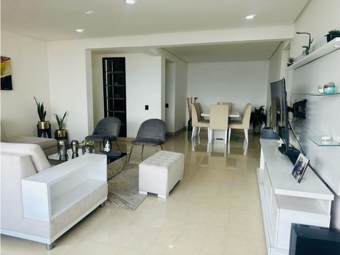 Apartamento de 4 alcobas en arriendo en El Poblado, Medellín, 180 m² · foto 16 de 19