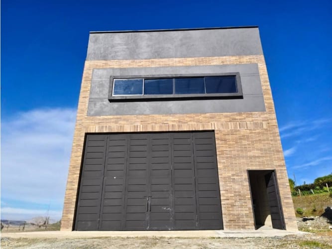 Bodega en arriendo en El Carmen De Viboral, El Carmen de Viboral, 276 m² · foto 1 de 9