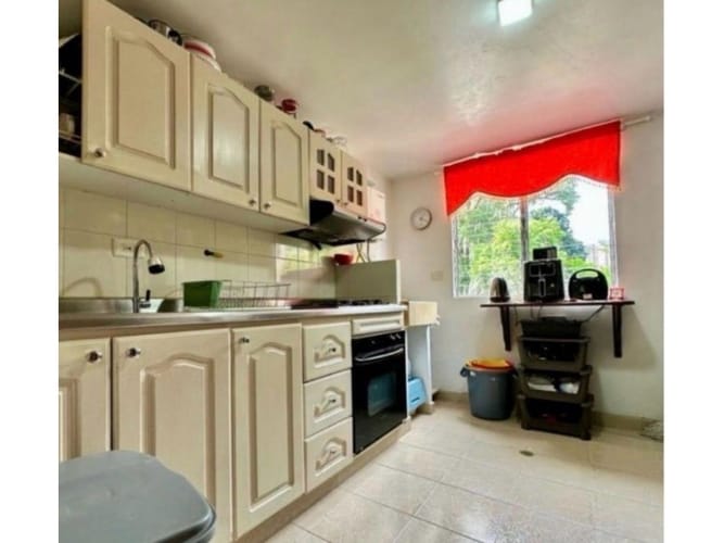Casa de 3 alcobas en venta en Cañaverales, Itagüí, 139 m² · foto 2 de 21