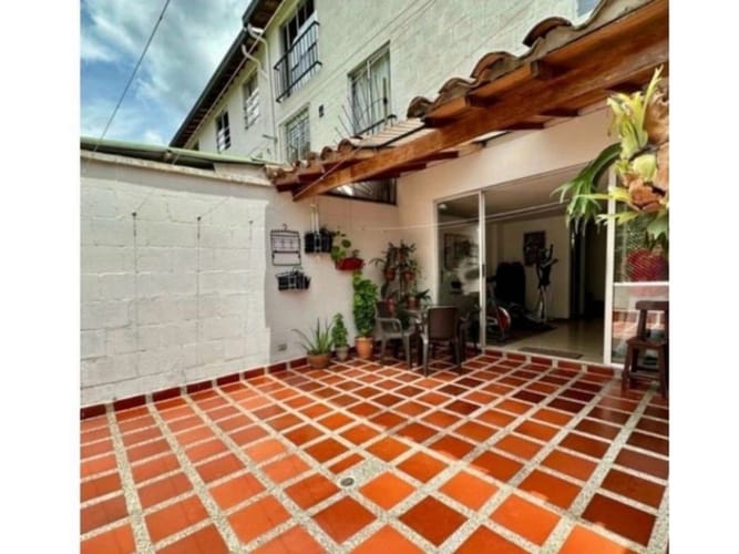 Casa de 3 alcobas en venta en Cañaverales, Itagüí, 139 m² · foto 13 de 21