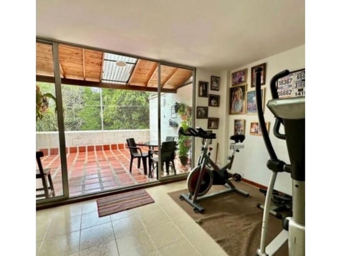 Casa de 3 alcobas en venta en Cañaverales, Itagüí, 139 m² · foto 19 de 21