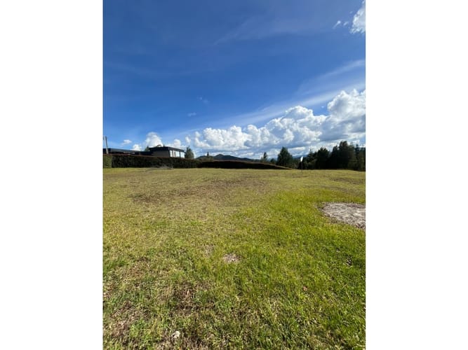 Lote en venta en Pantanillo, Medellín, 1032 m² · foto 3 de 4