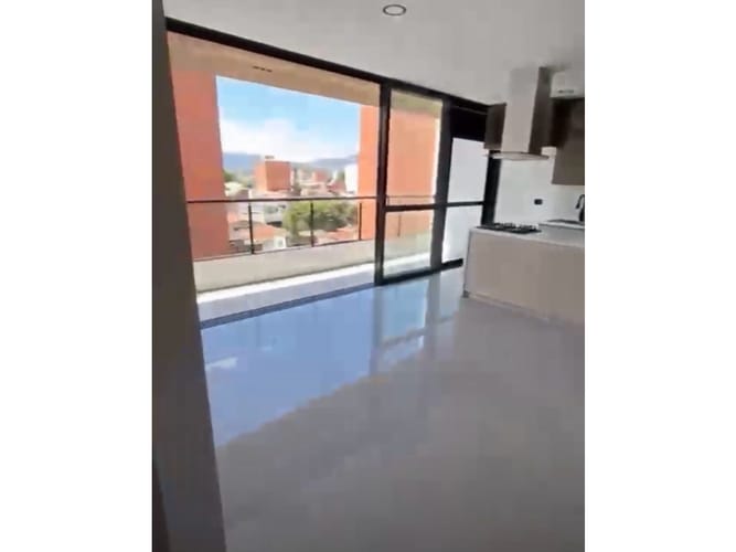 Apartamento de 3 alcobas en venta en La Castellana, Medellín, 240 m² · foto 3 de 20