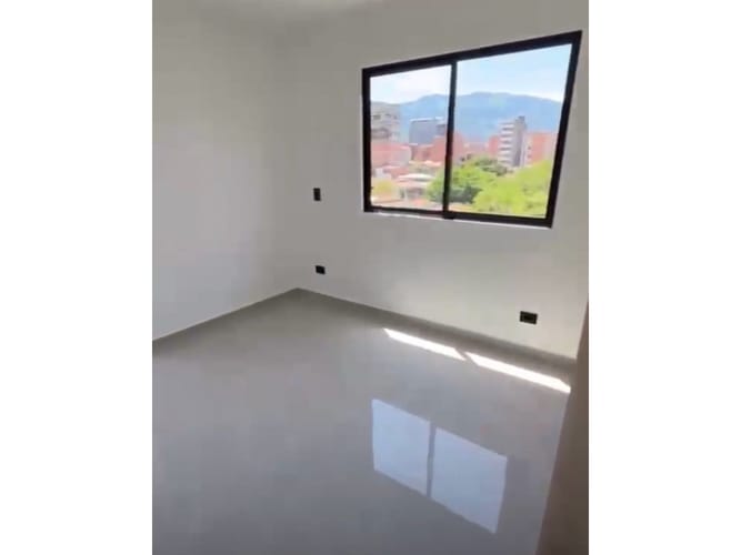 Apartamento de 3 alcobas en venta en La Castellana, Medellín, 240 m² · foto 9 de 20