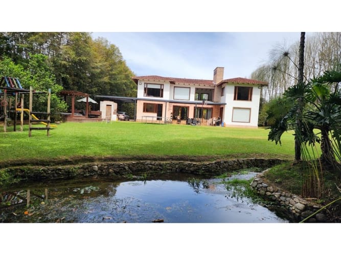 Casa de 4 alcobas en venta en Santa Elena, El Retiro, 622 m² · foto 2 de 16