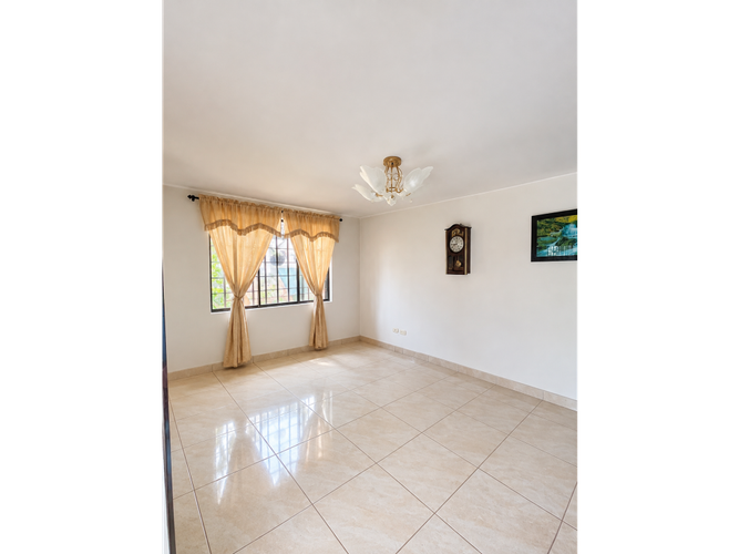 Casa de 2 alcobas en venta en San Antonio De Pereira, Rionegro, 150 m² · foto 2 de 13