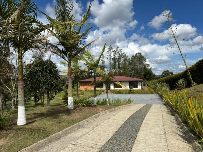 Casa de 3 alcobas en venta en Piedras Blancas-Matasano, Guarne, 160 m² · foto 2 de 24