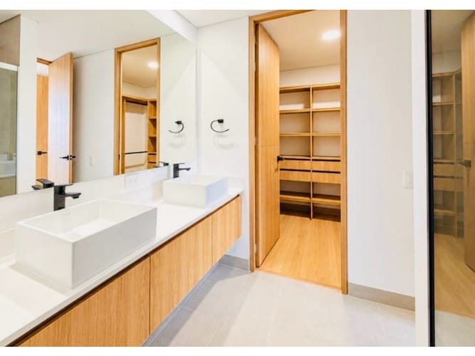Apartamento de 2 alcobas en venta en Altos Del Poblado, Medellín, 110 m² · foto 4 de 21
