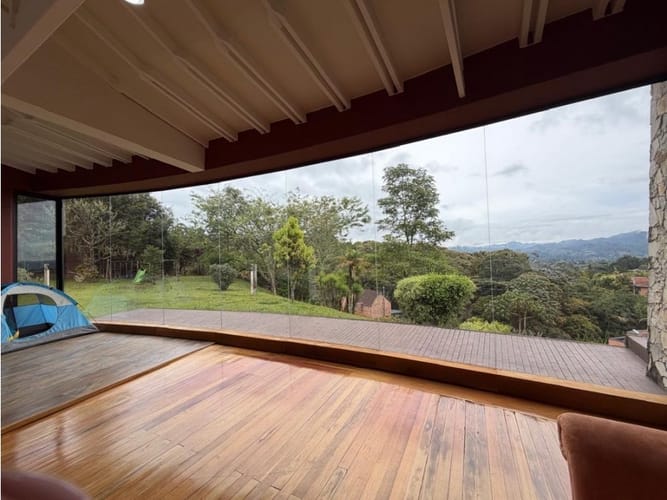 Casa de 6 alcobas en arriendo en Santa Elena, El Retiro, 700 m² · foto 1 de 18