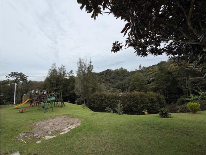 Casa de 6 alcobas en arriendo en Santa Elena, El Retiro, 700 m² · foto 2 de 18