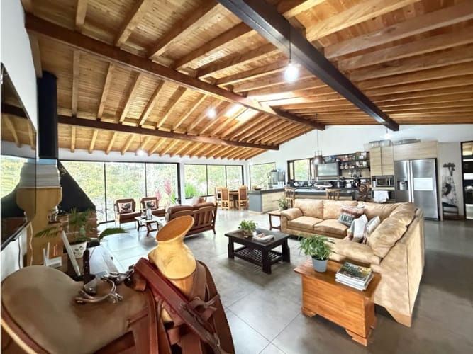 Casa de 3 alcobas en arriendo en El Cerro, Rionegro, 370 m² · foto 3 de 18