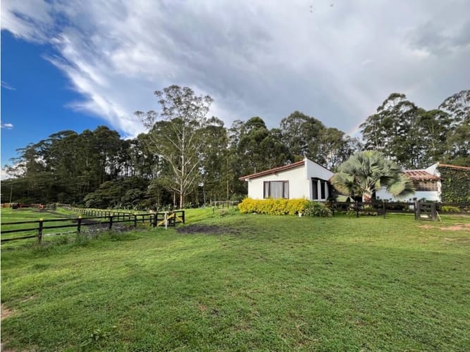 Casa de 3 alcobas en arriendo en El Cerro, Rionegro, 370 m² · foto 16 de 18