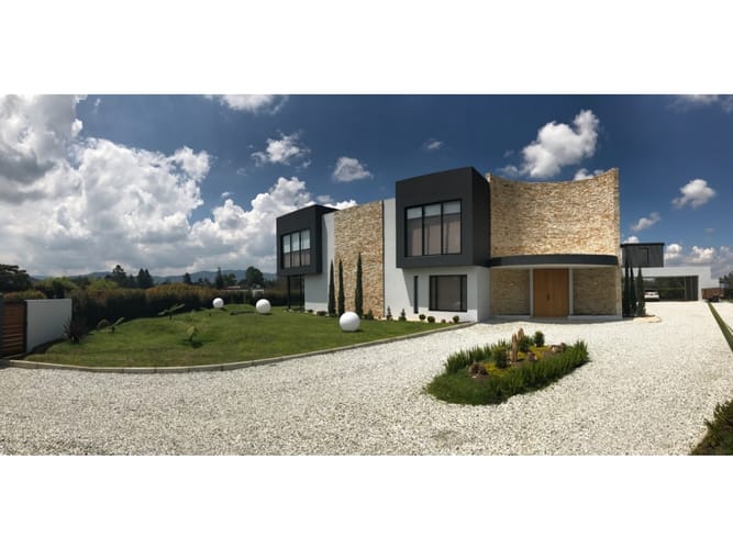 Casa de 5 alcobas en venta en Llano Grande, Rionegro, 800 m² · foto 2 de 24