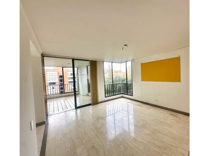 Apartamento de 4 alcobas en venta en El Castillo, Medellín, 227 m² · foto 4 de 24